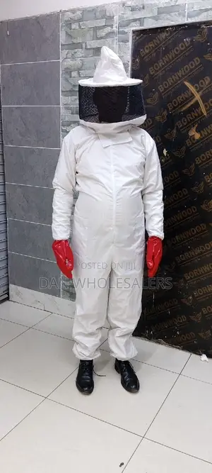 Bee Suit With Glooves