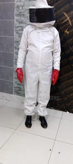 Bee Suit With Rounded Viel