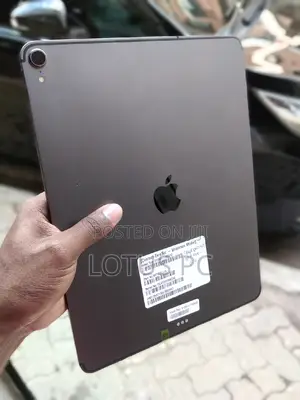 Apple iPad Pro 12.9 (2022) 64 GB Gray