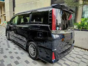 Toyota Noah 2019 Blue