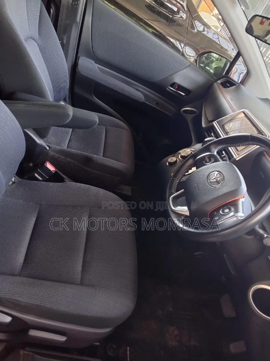 Toyota Sienta 2016