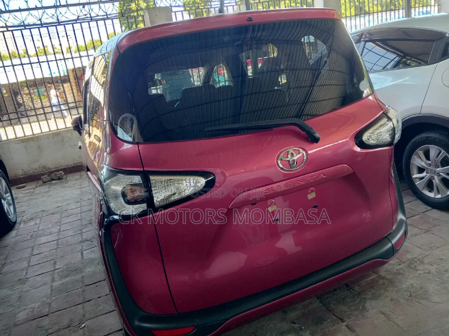 Toyota Sienta 2016