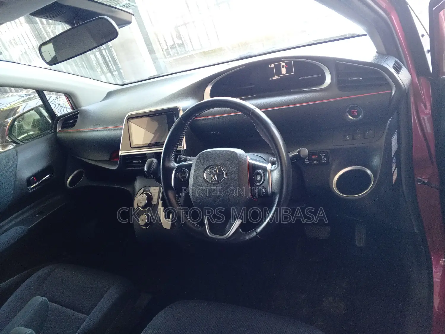 Toyota Sienta 2016