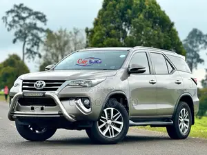 Toyota Fortuner 2.8 D AWD 2017 Gold