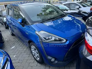 Toyota Sienta 1.5 Hybrid FWD 2018 Blue