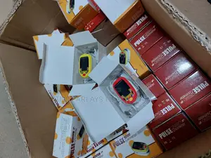 PULSE OXIMETER PEDIATRIC - Yellow and Red.