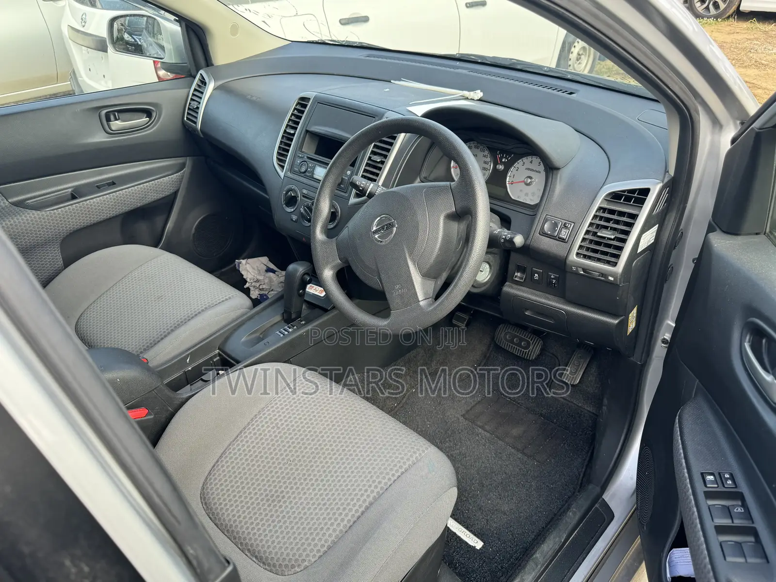 Nissan Wingroad 2017 Silver