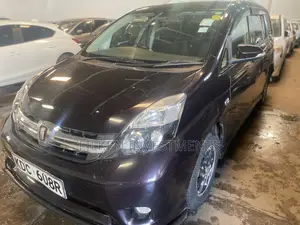 Toyota ISIS 2015 Black