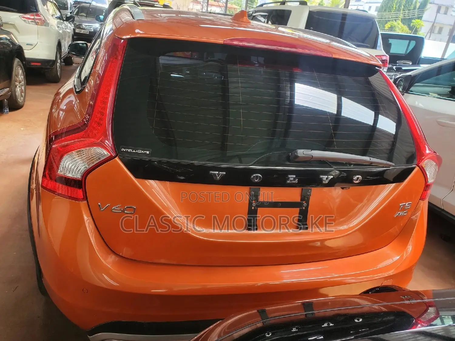 Volvo V60 T5 Premier AWD 2017 Orange
