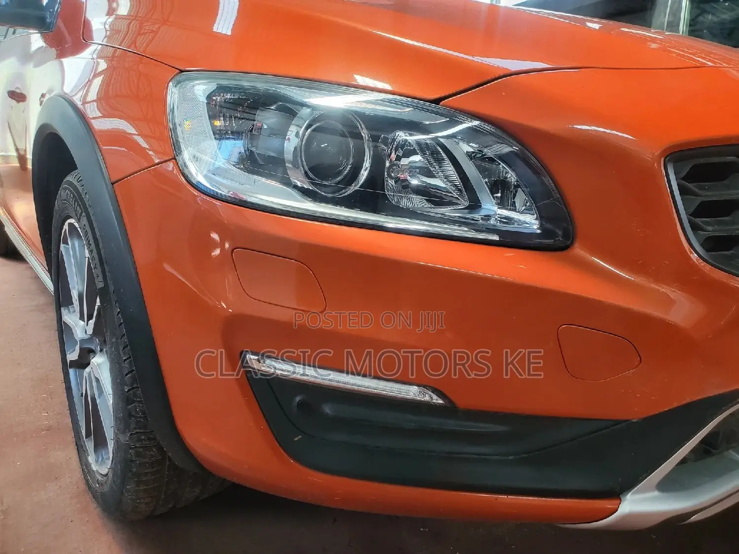 Volvo V60 T5 Premier AWD 2017 Orange