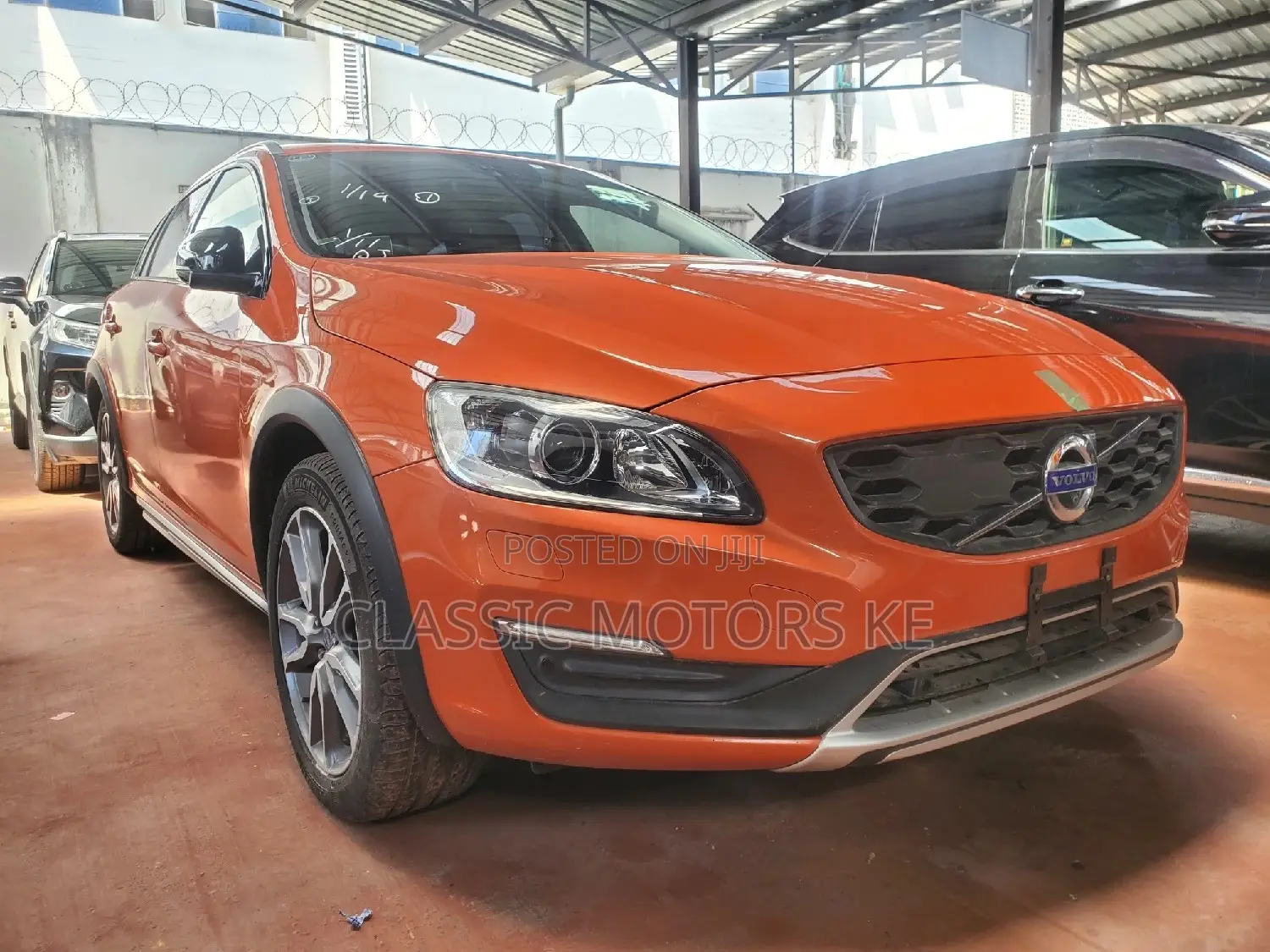 Volvo V60 T5 Premier AWD 2017 Orange