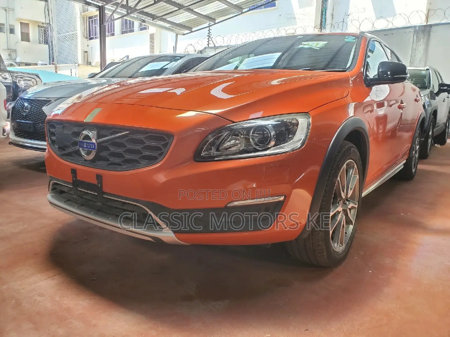 Volvo V60 T5 Premier AWD 2017 Orange
