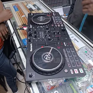 Numark Mixtrack Pro FX Dj Controller
