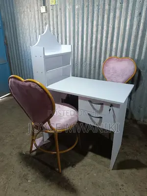 Manicure Set, 2 Baby Pink Love Seats and a Table 