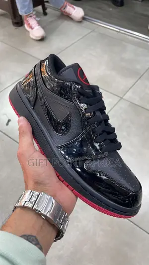 Black Nike SB Dunk Sneakers
