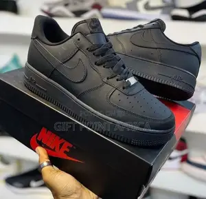 Black Nike Airforce 1 Sneakers
