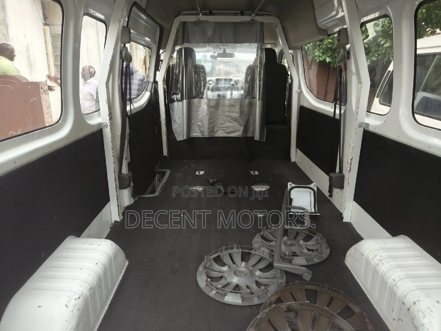 Nissan Caravan (Urvan) 2018 White