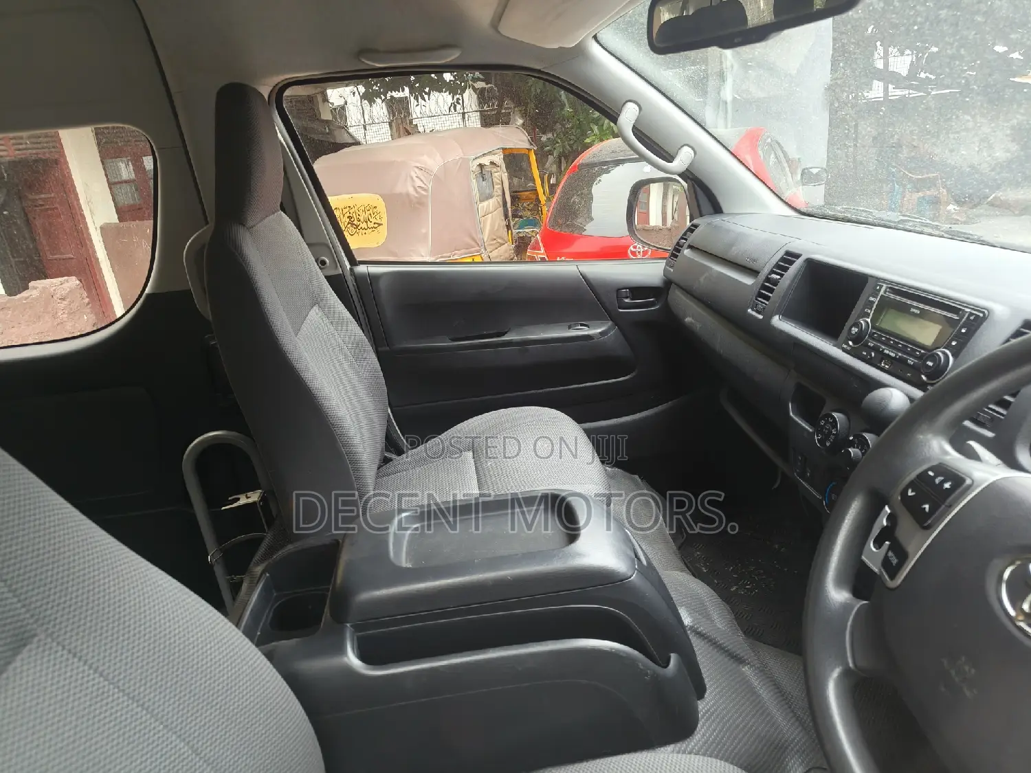 Toyota HiAce 2018 White
