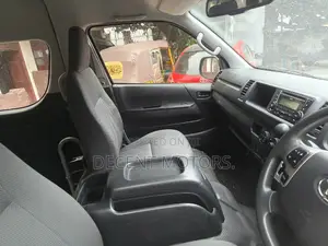Toyota HiAce 2018 White