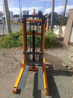 2tonnes Manual Stacker Hydraulic