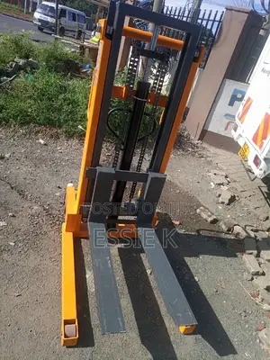 2tonnes Manual Stacker Hydraulic