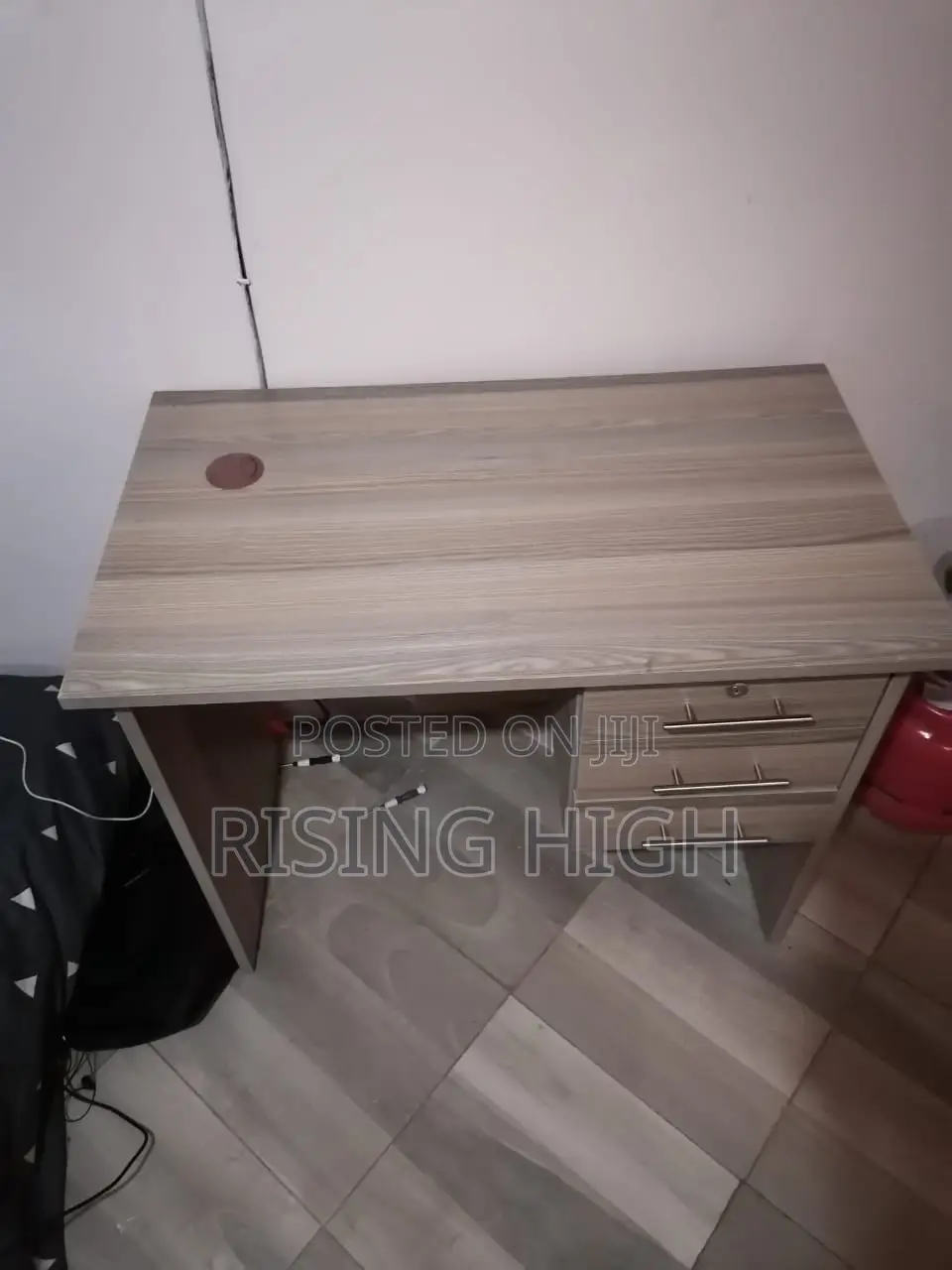 Unique Good Office Table or Desk
