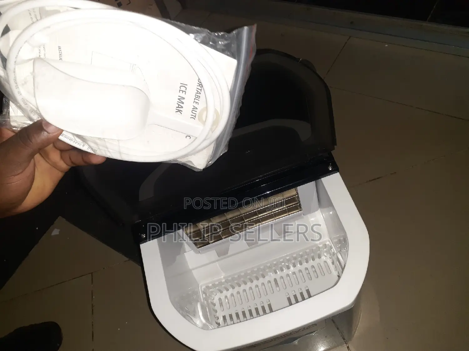 Ice Maker Big Size (25kgs / 24hrs)