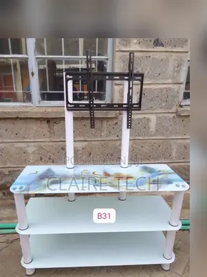 Executive Glass Tv Stand With Tv Mount White in Colour