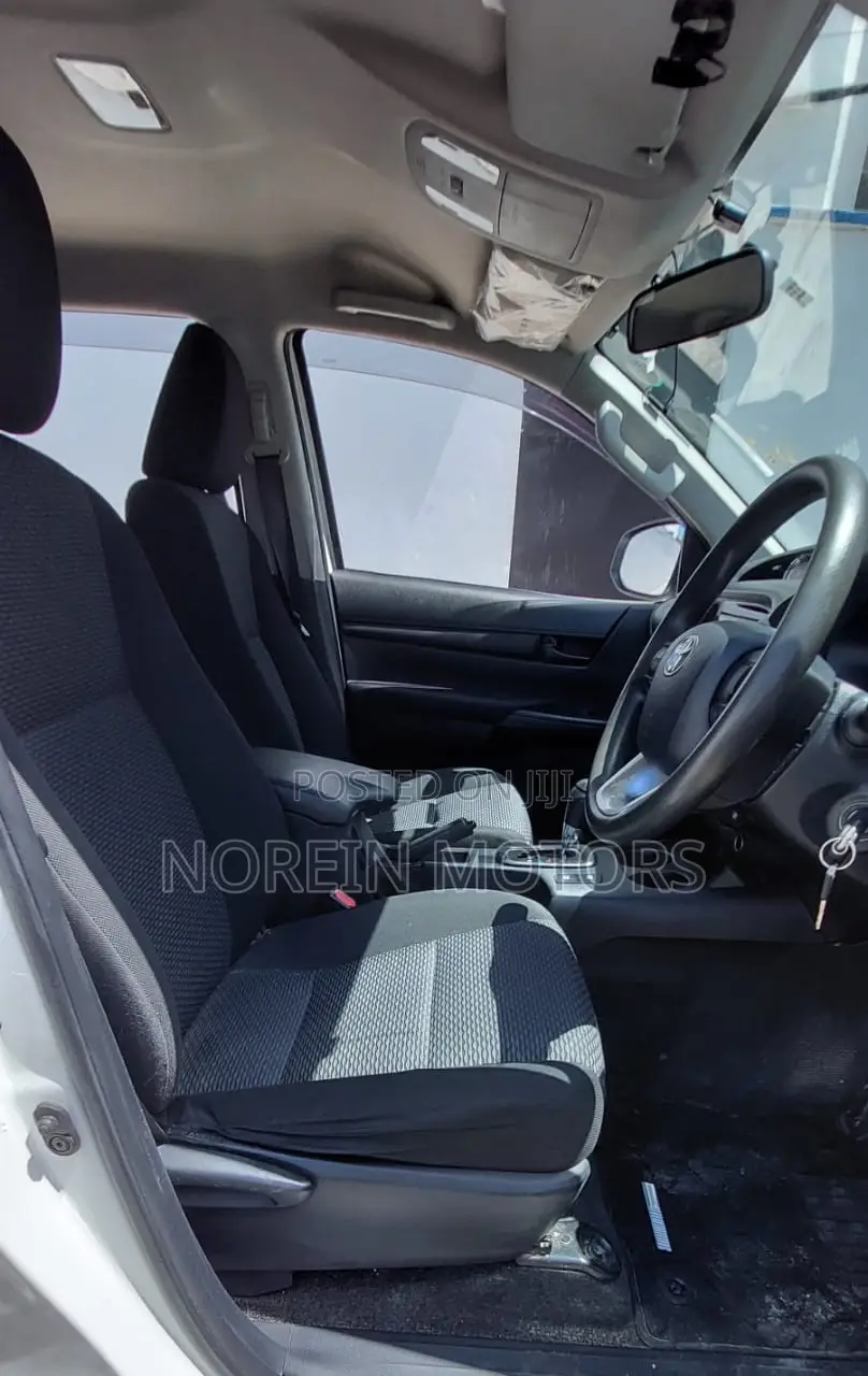 Toyota Hilux 2017 White