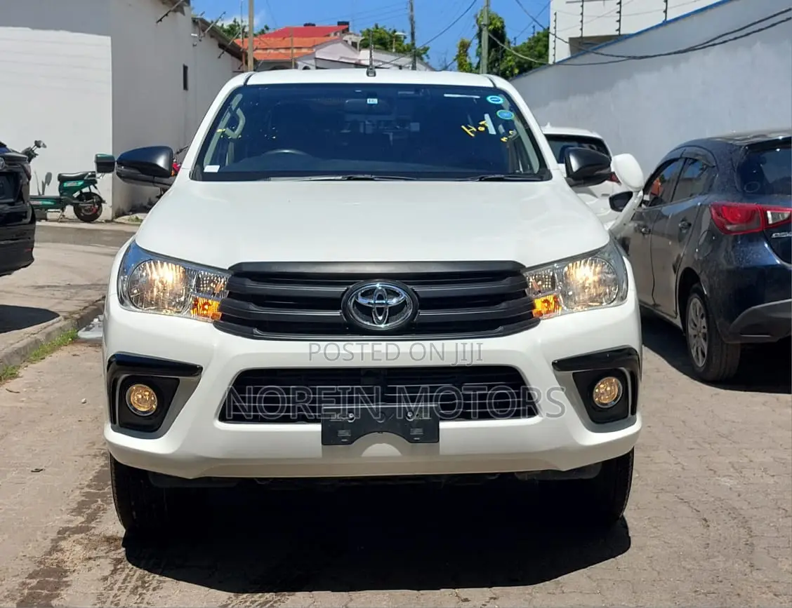 Toyota Hilux 2017 White