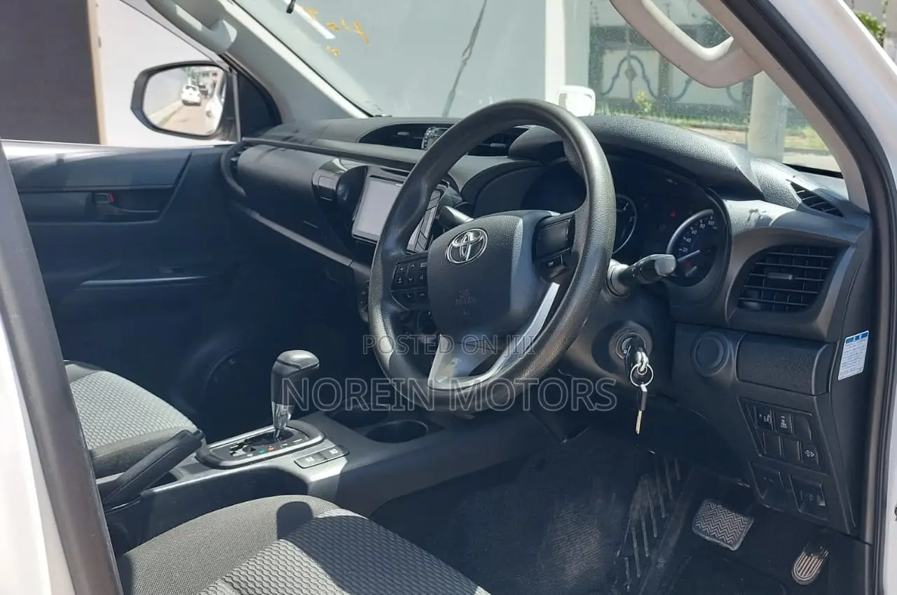 Toyota Hilux 2017 White