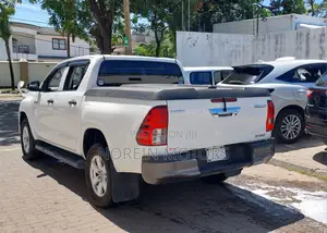 Toyota Hilux 2017 White