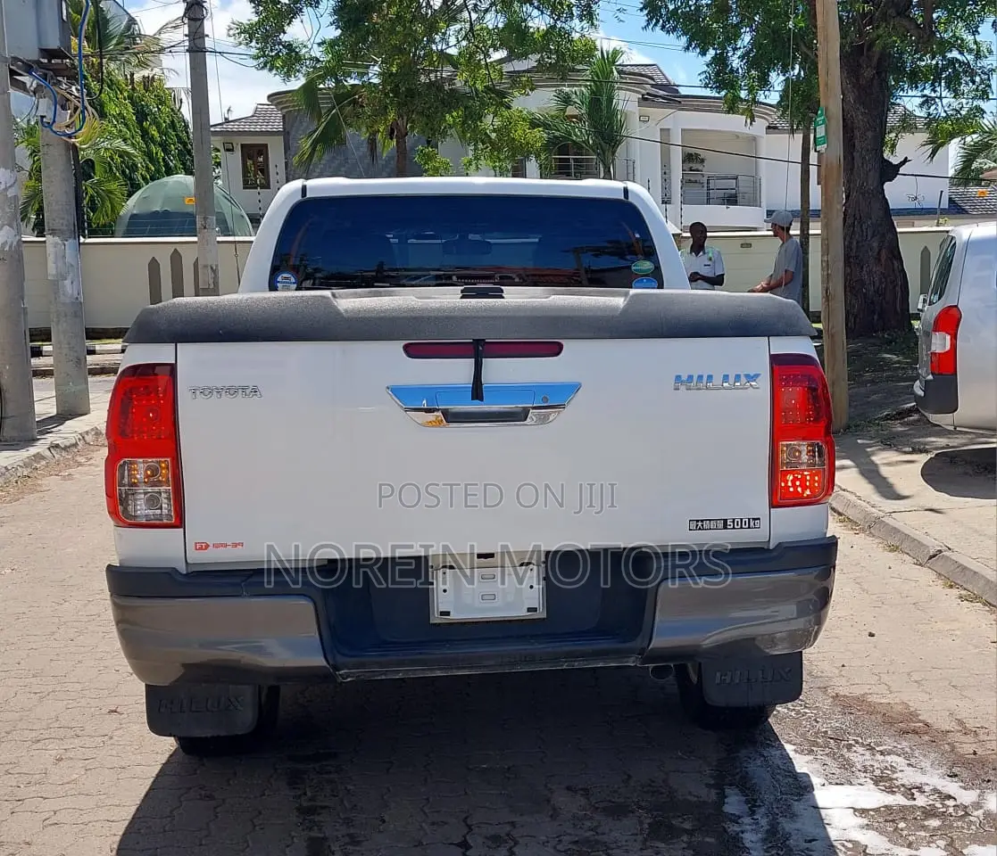 Toyota Hilux 2017 White