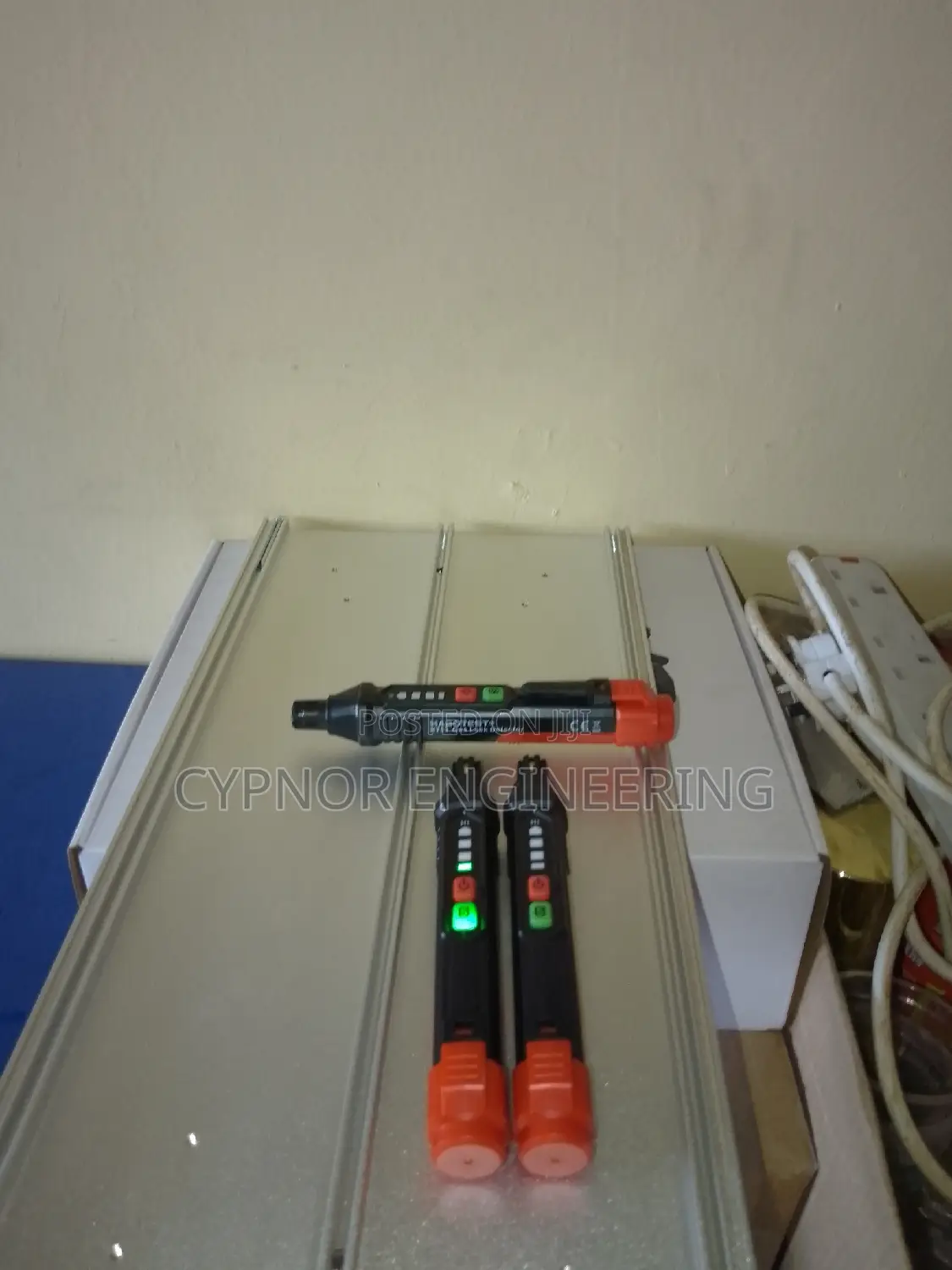 Compact Gas Leak Detector