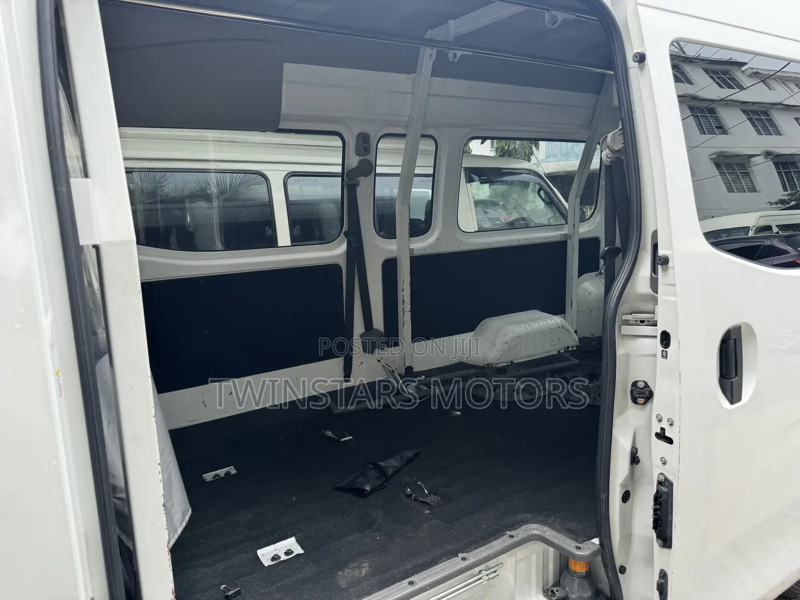 Nissan Caravan (Urvan) 2017 White