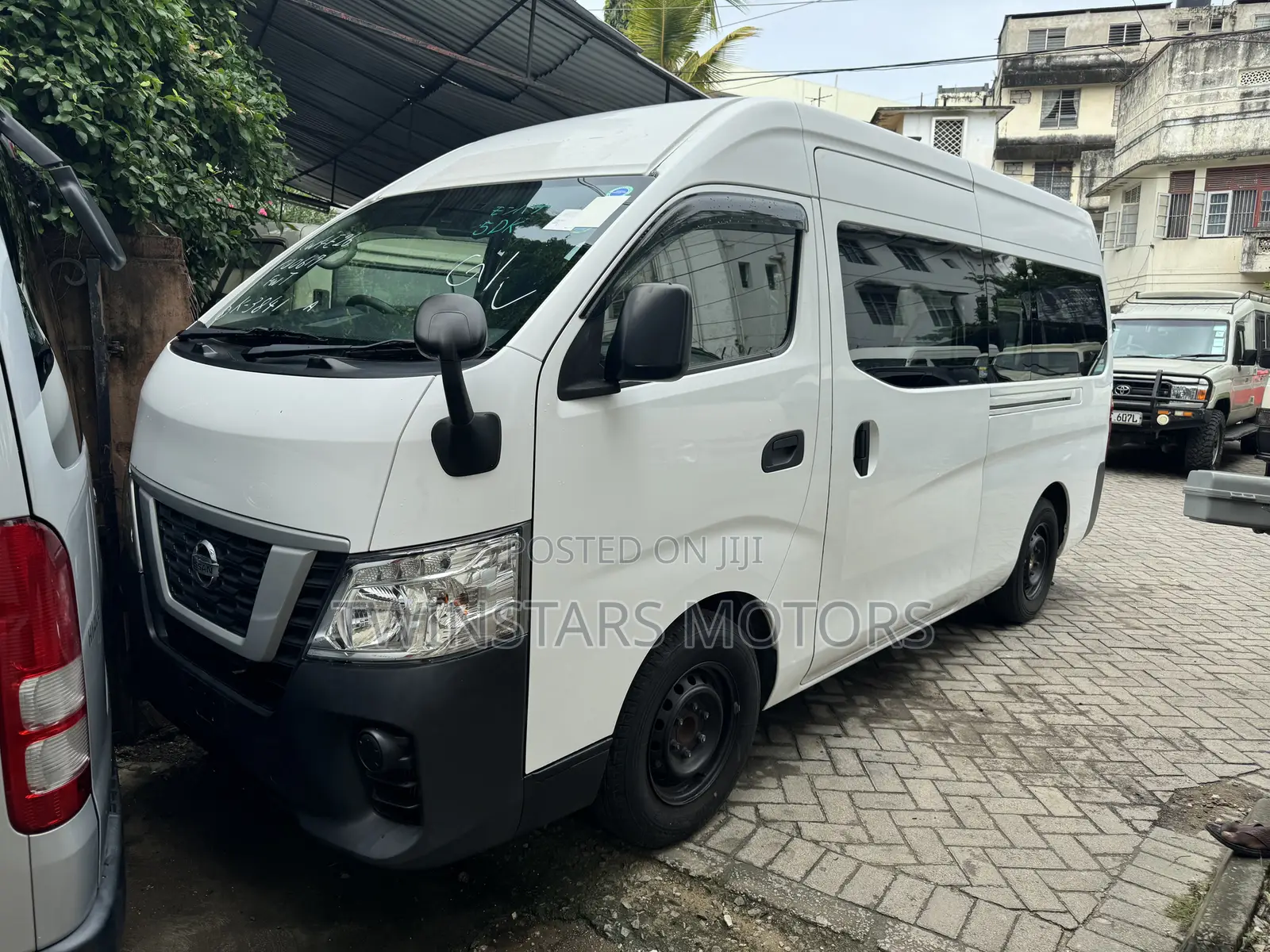 Nissan Caravan (Urvan) 2017 White