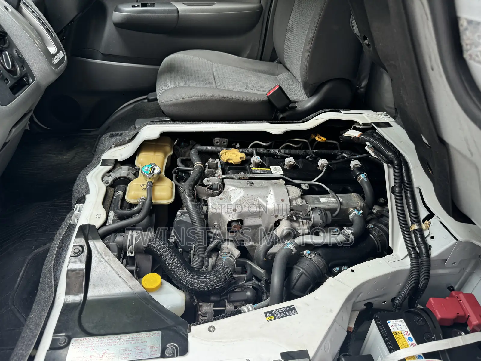 Nissan Caravan (Urvan) 2017 White