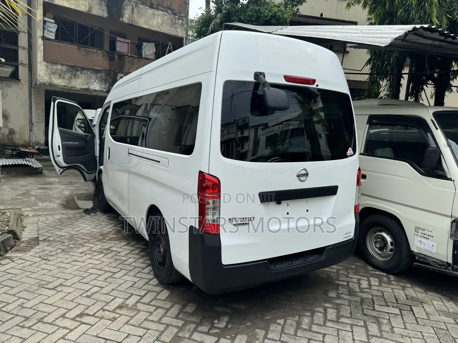Nissan Caravan (Urvan) 2017 White
