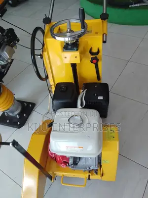 Petrol Powered Concrete Cutter or Saw Mill