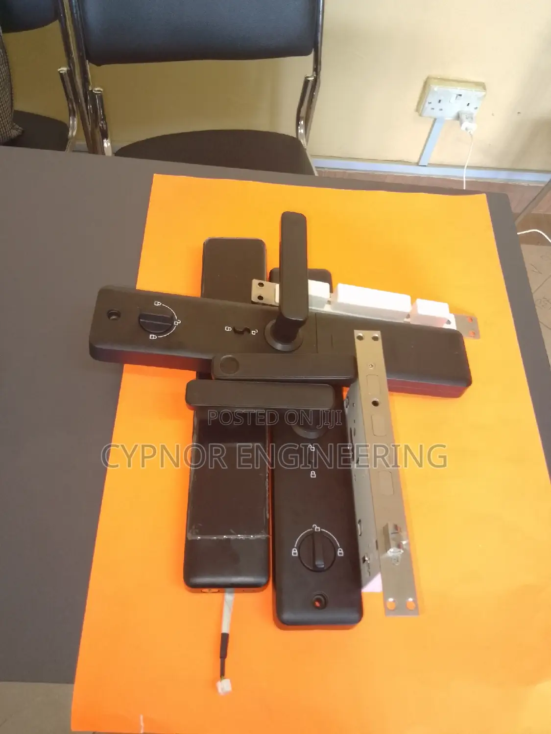 Bedroom Lock: Mechanical Keys Remote Control
