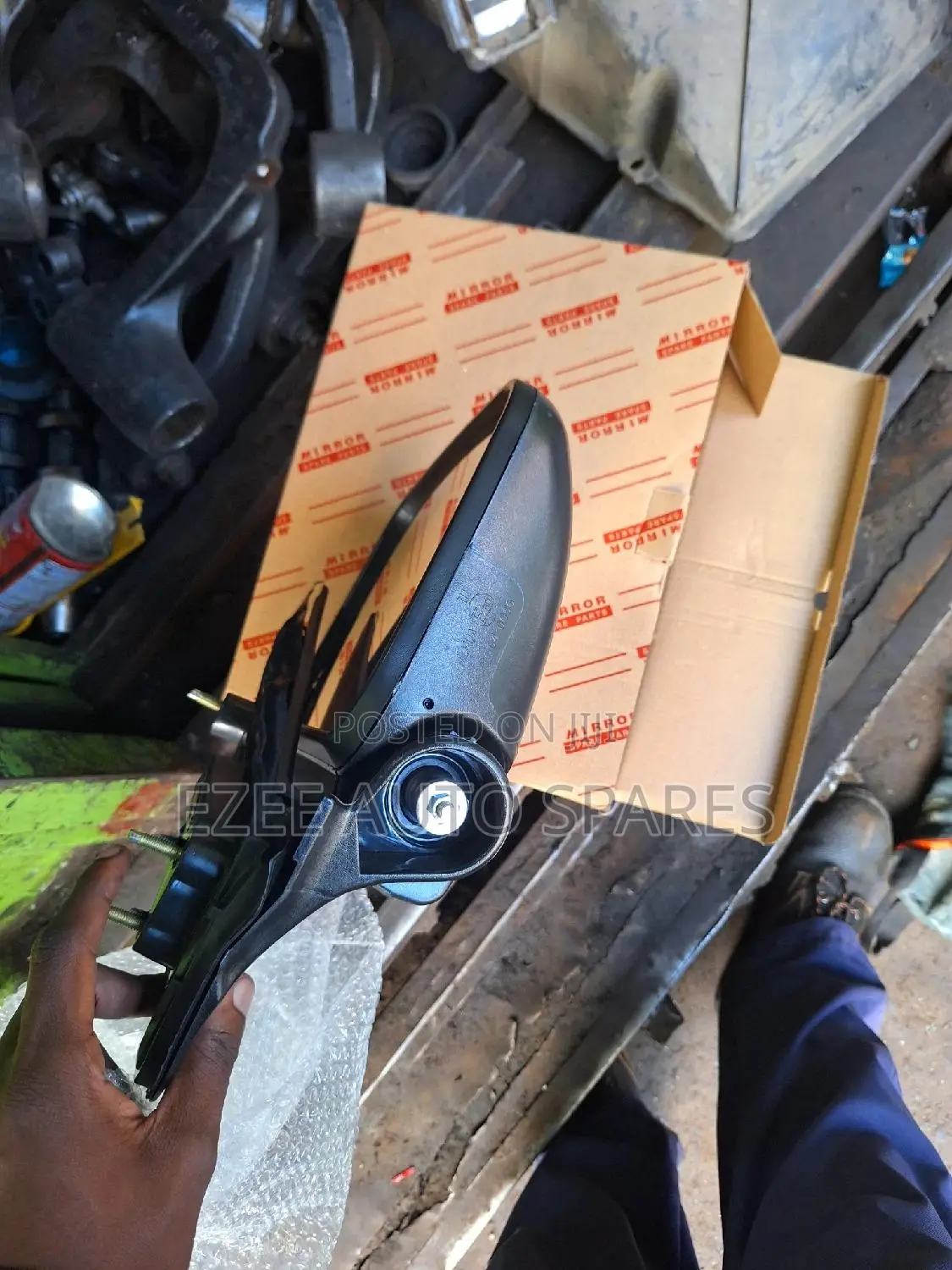 Side Mirror Right Toyota Hiace 7L