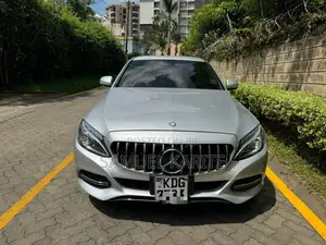 Stylish 2014 Mercedes-Benz C200 in Gray - Premium Pre-Owned Luxury Sedan