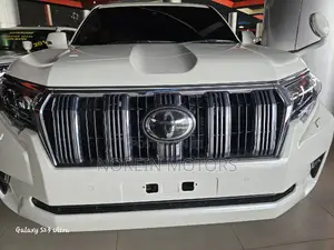 Toyota Land Cruiser Prado 2018 White
