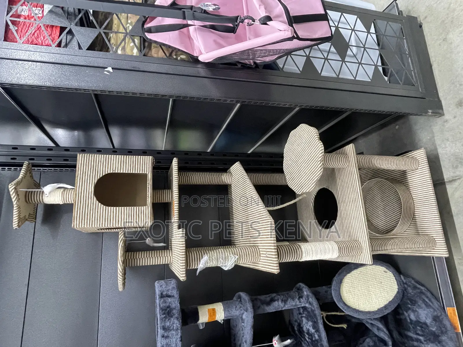 Luxury Cats Scratch Post