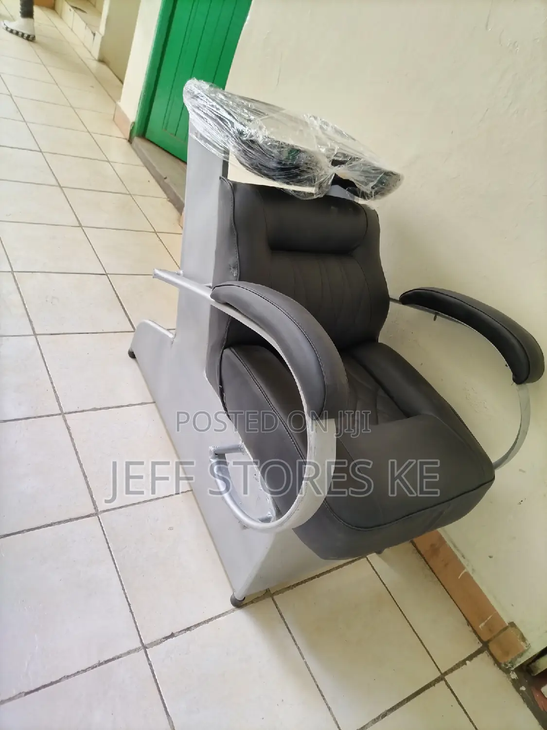 Covered Black Silver Comfortable Salon Sink