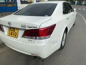 Toyota Crown 2016 White