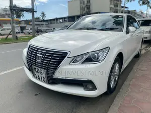 Toyota Crown 2016 White
