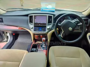 Toyota Crown 2016 White