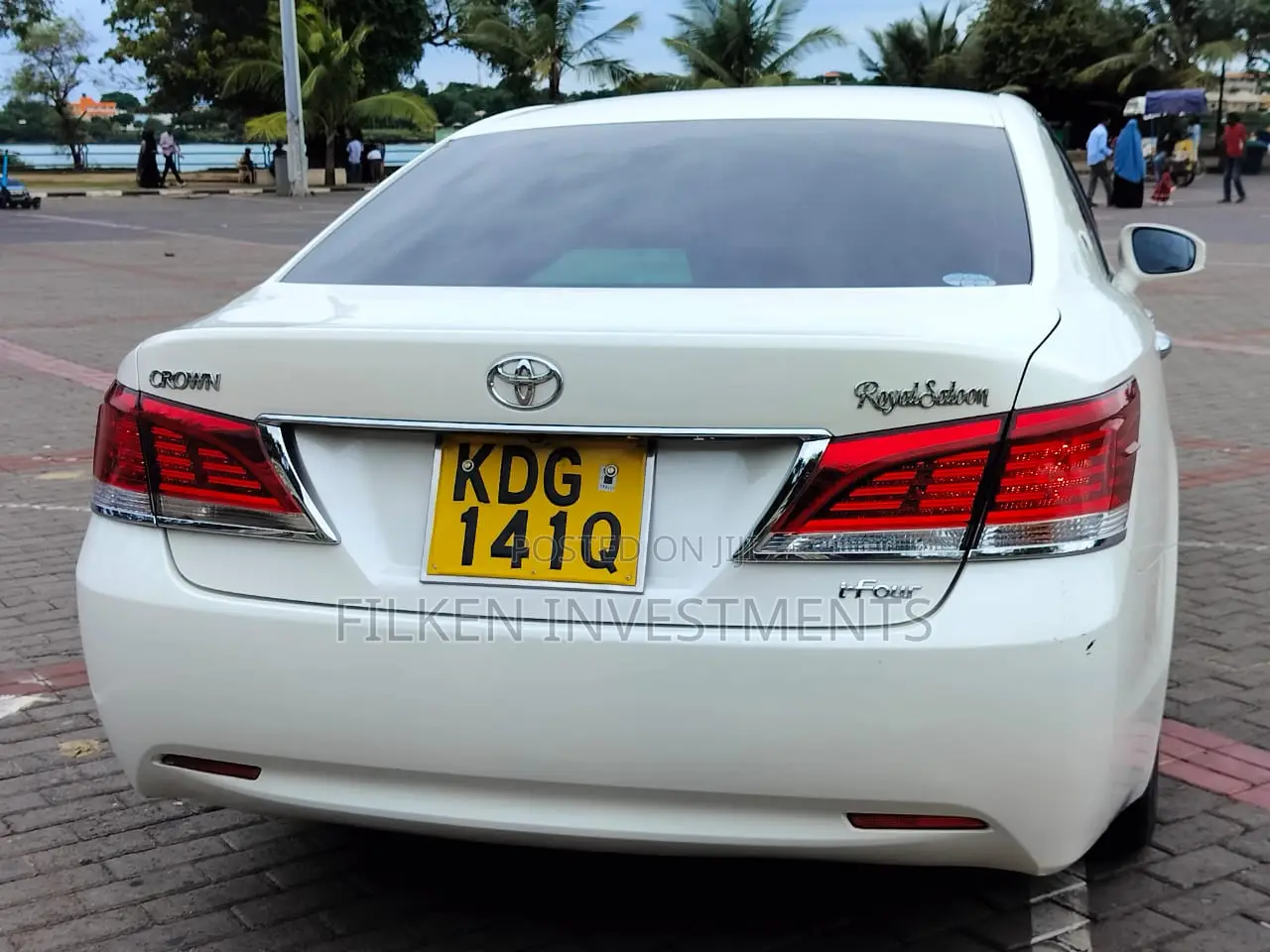 Toyota Crown 2016 White