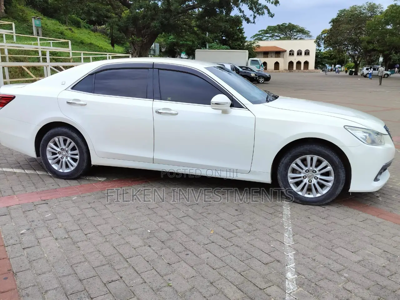 Toyota Crown 2016 White